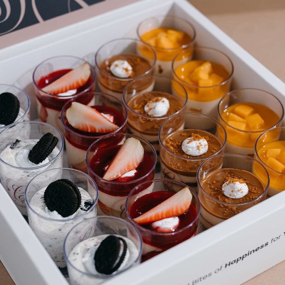 Mini_Cheesecake_2_Assorted_Desserts_Chantilly_Cafe_cake